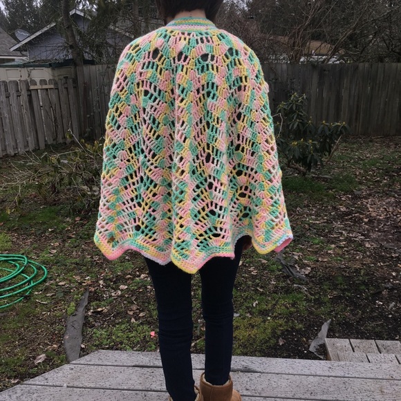 Handmade cape or shawl knitted pastel - Picture 4 of 8